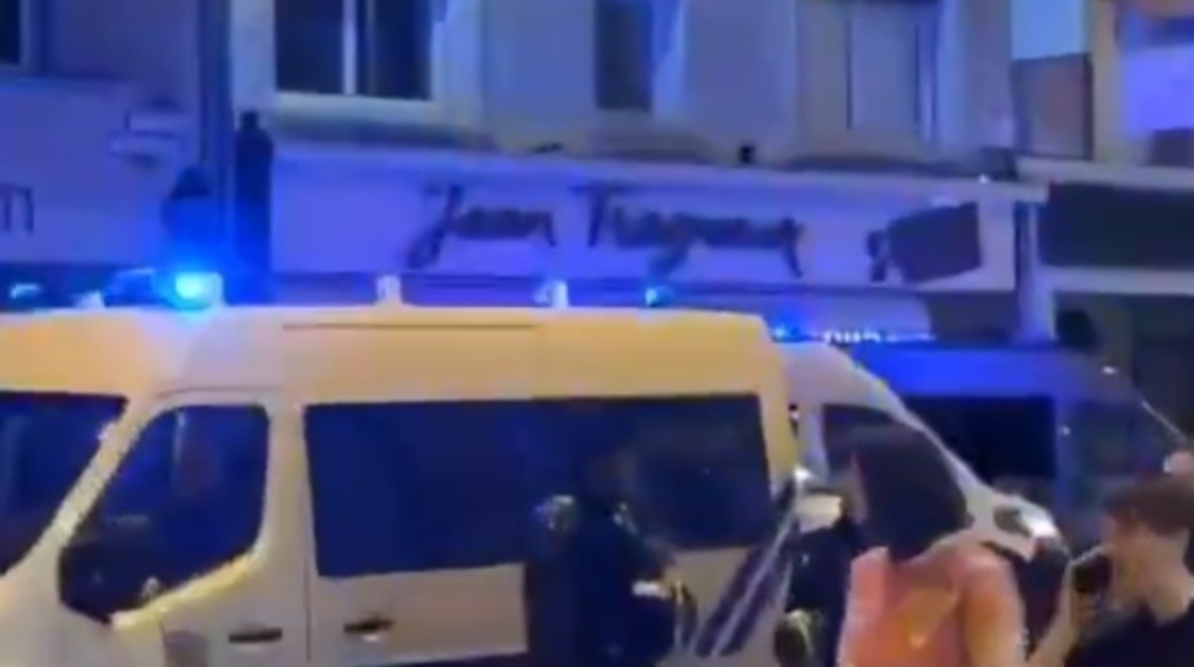 Αντιδράσεις τη Γαλλία για βίντεο που δείχνει την αστυνομία να φυλάει ζαχαροπλαστείο της Μπριζίτ Μακρόν