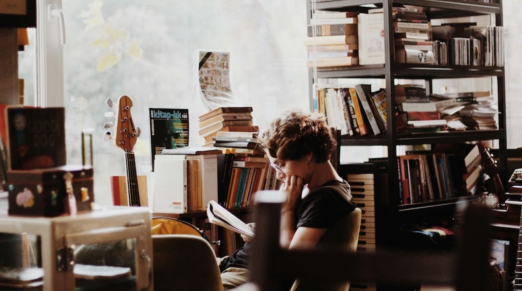 Book Therapy: Πρόβα (διαβαστερού) χειμώνα με Δοκίμιο, βιβλία Ιστορίας, Επιστήμης, Γονεϊκότητας και Χόμπι