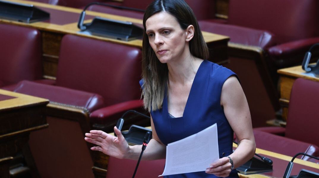 Αιχμές από πηγές της Νέας Αριστεράς κατά Αχτσιόγλου: «Δεν έβρισκε χρήσιμη την παρουσία της στις κοινοβουλευτικές μάχες»