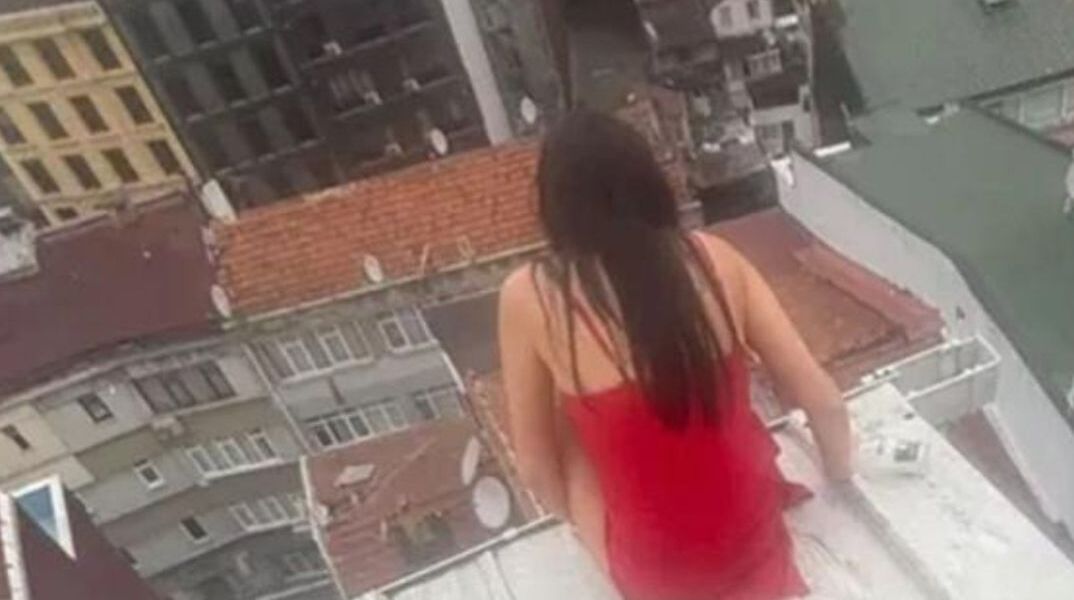 Κωνσταντινούπολη: 26χρονη ζητά από φίλη να τη φωτογραφίσει στη στέγη και μετά βουτά στο κενό