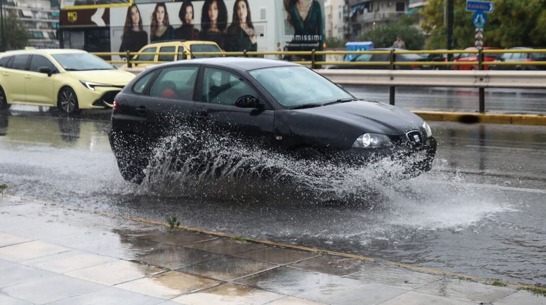 Καιρός σήμερα: Πού θα χτυπήσουν ισχυρές βροχές και καταιγίδες