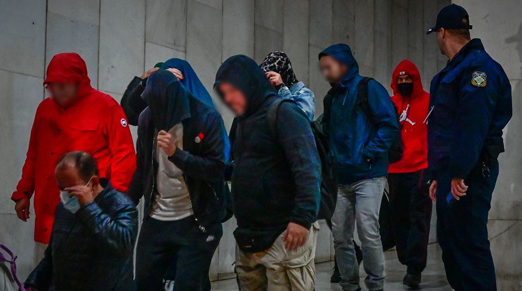 «Χωριάτικο»: Ποινικές διώξεις για εγκληματική οργάνωση, φοροδιαφυγή, μαστροπεία και ξέπλυμα χρήματος