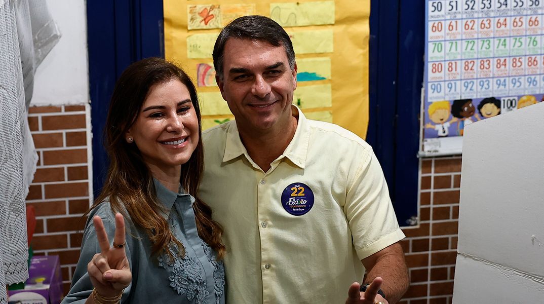 «Ευχαριστώ» του Μπολσονάρου στον Τραμπ και τον Μιλέι: Θα κάνει αντιπολίτευση από τις ΗΠΑ