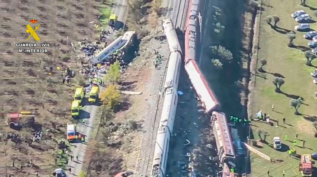 Σύγκρουση τρένων στην Ισπανία: Eξετάζεται το ενδεχόμενο ανθρώπινου λάθους - Στους 68 ανέρχονται οι νεκροί