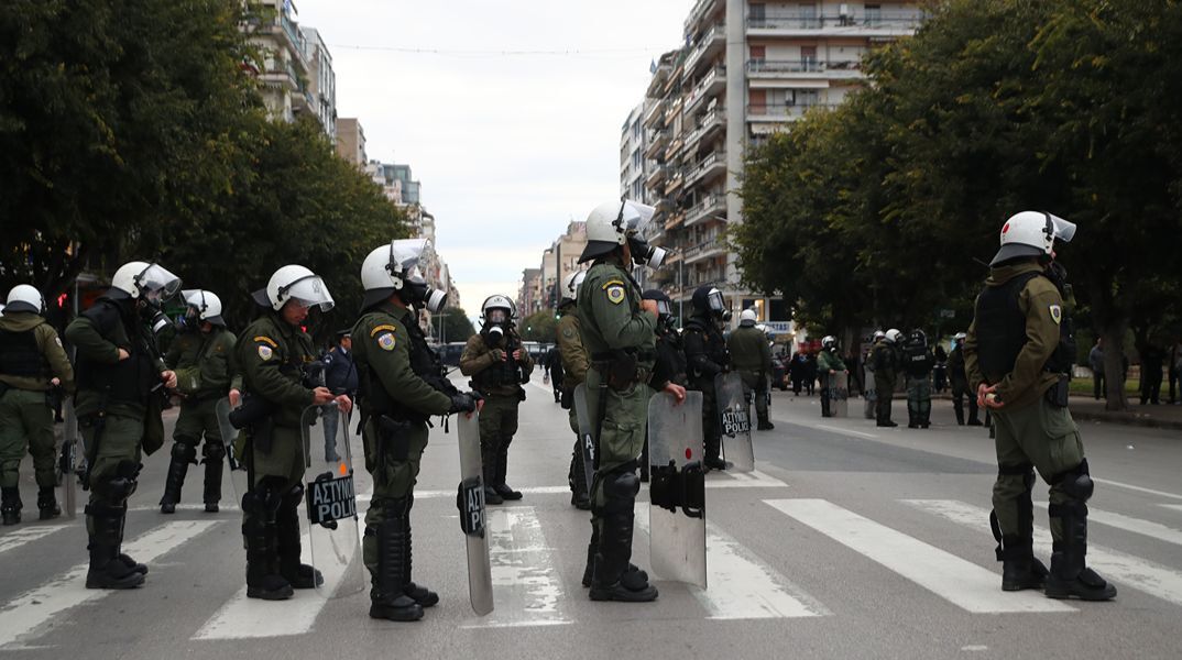 Θεσσαλονίκη: Επεισόδια στη συγκέντρωση διαμαρτυρίας για την ομιλία του Κασιδιάρη 
