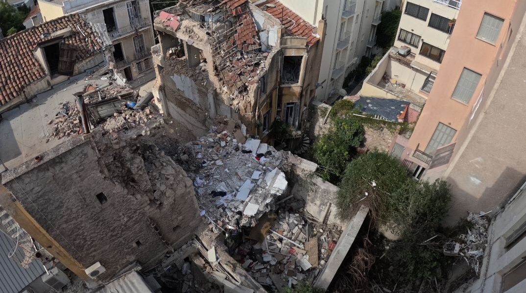 Νέα στοιχεία για την Πλάκα: Σχολικό με 12 μαθητές πέρασε δευτερόλεπτα πριν από τη φονική έκρηξη