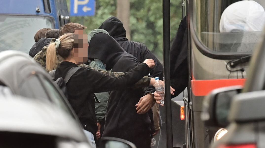 «Χωριάτικο»: «Στις φίλες μου θα πάω εγώ» – Το μοίρασμα των δώρων και η «θεία Μαίρη»