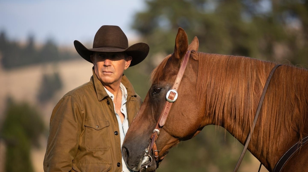 Ο Κέβιν Κόστνερ, αλογο