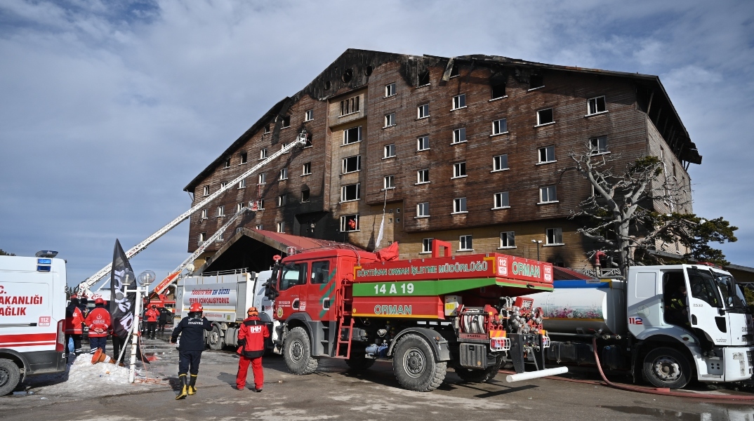 πυροσβεστες, ξενοδοχειο