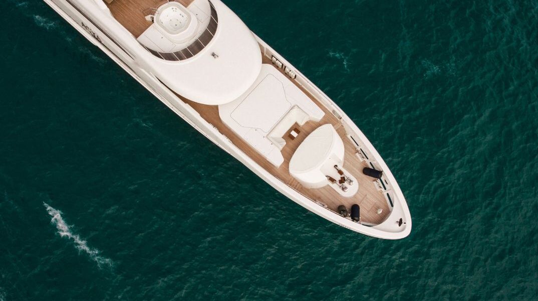 Ρωσικό superyacht πέρασε τα Στενά του Ορμούζ εν μέσω αποκλεισμού