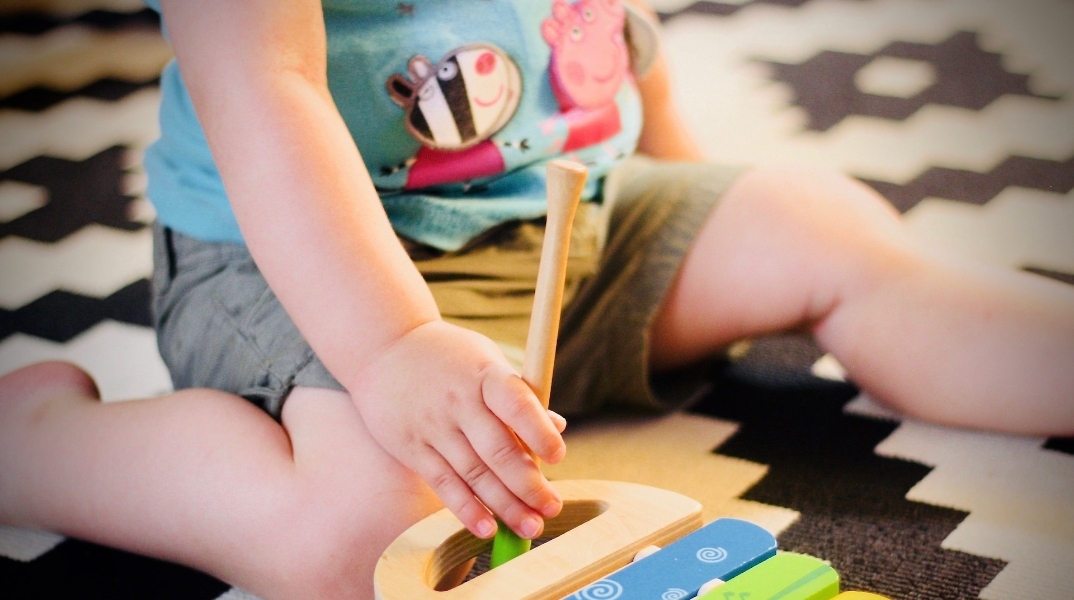 Ο Δήμος Αθηναίων εντάσσεται στο πρόγραμμα «Νταντάδες της Γειτονιάς»