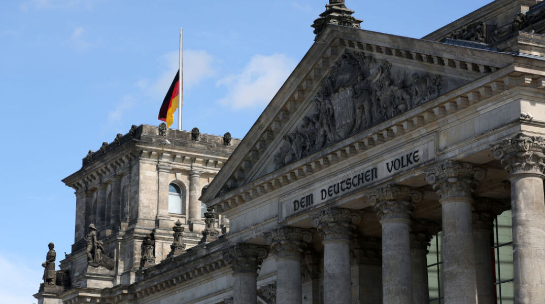 Πώς οι ΗΠΑ ενημέρωσαν τη Γερμανία παραμονή της ρωσικής εισβολής -«Θα συμβεί απόψε, ξεπαγώνουν κατεψυγμένο αίμα»