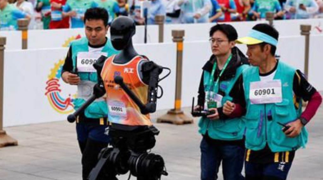 Κίνα: Δεκάδες ρομπότ ετοιμάζονται για το 2ο ημιμαραθώνιο ανθρωποειδών - Βίντεο 	