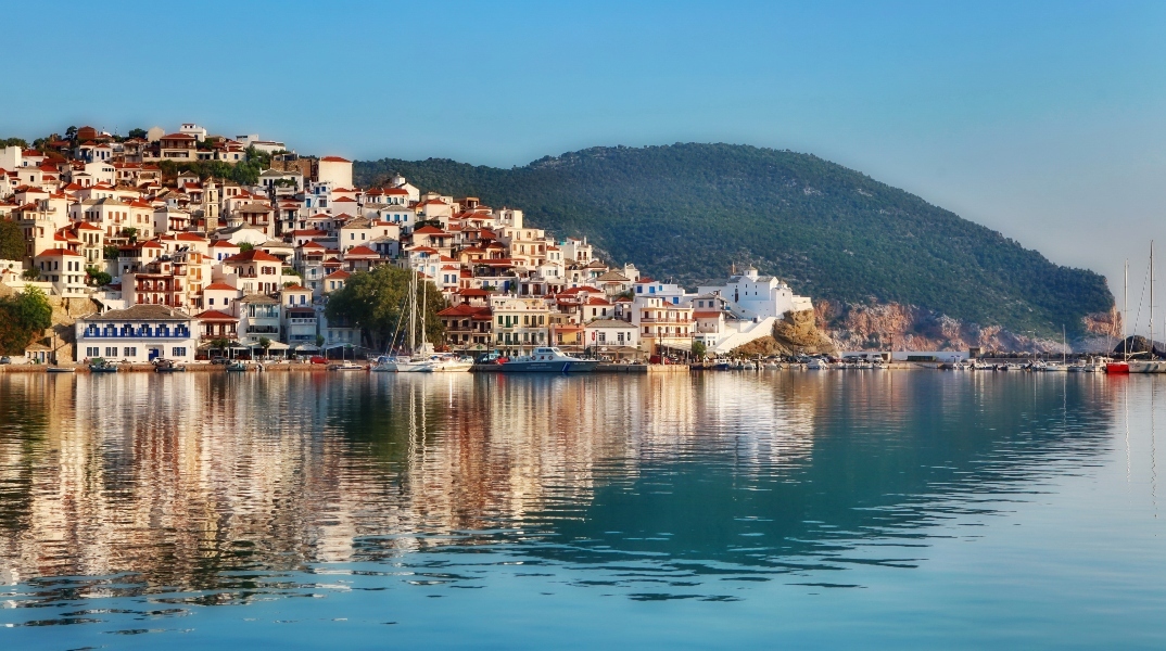 «Κινηματογραφική ακτινοβολία» - Η Σκόπελος στη λίστα με τους κορυφαίους προορισμούς της Μεσογείου