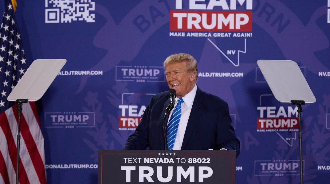 Τραμπ: Υποστήριξε ξανά ότι μοιάζει με τον Έλβις Πρίσλεϊ