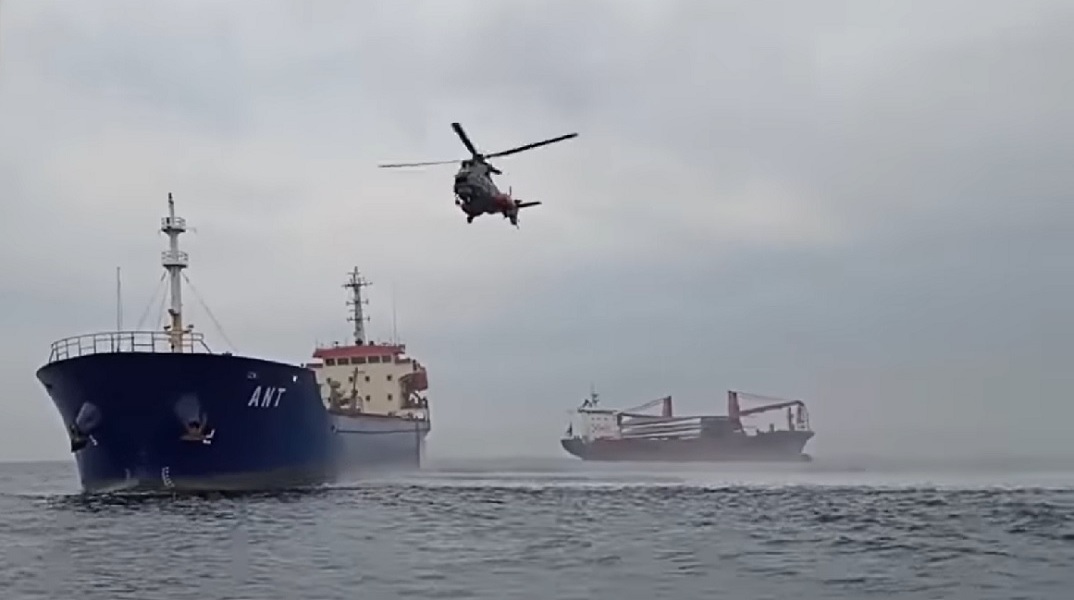 Σύγκρουση φορτηγών πλοίων ανοιχτά της Χίου - Αρνήθηκε την ελληνική βοήθεια το ένα από τα δύο πλοία	