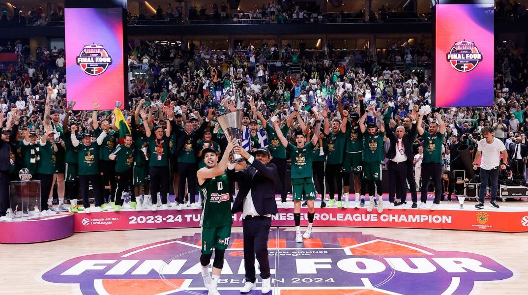 Κοσμοσυρροή από φίλους του Παναθηναϊκού και στην Ομόνοια