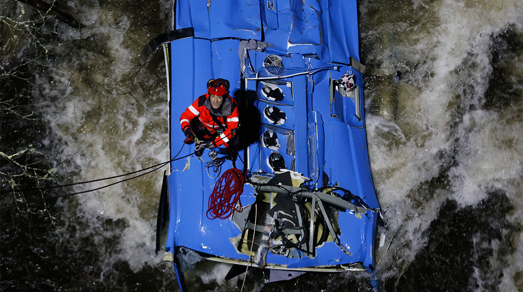 Λεωφορείο έπεσε σε ποτάμι στην Ισπανία