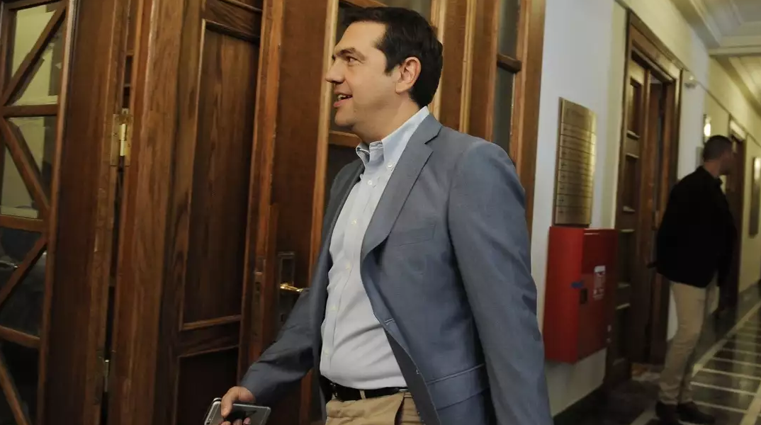 Ο Αλέξης Τσίπρας είχε συναντήσει τυχαία στο αεροδρόμιο τον τέως βασιλιά Κωνσταντίνο