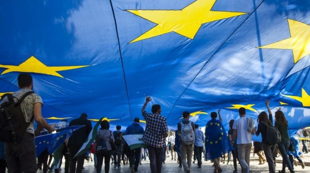 Το Qatargate κλονίζει την εμπιστοσύνη των νέων στην Ευρωπαϊκή Ένωση