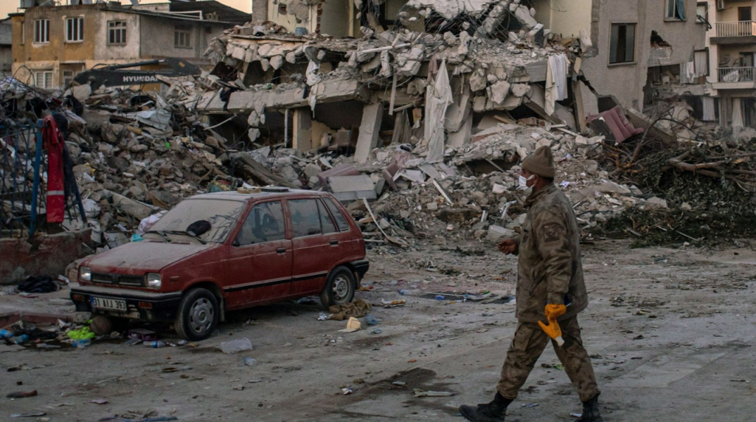 Τεράστιες καταστροφές άφησε πίσω του ο σεισμός στην Τουρκία