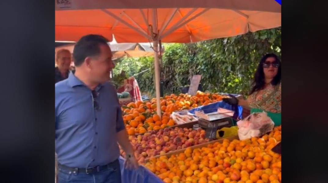 Ο Άδωνις Γεωργιάδης σε λαϊκή αγορά