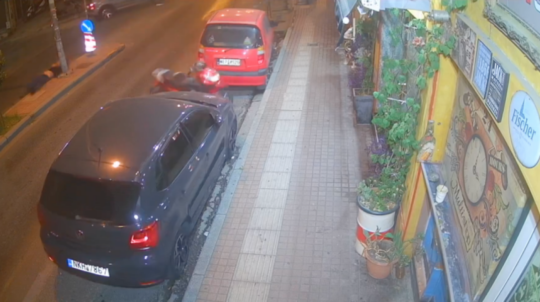 Θεσσαλονίκη: Τροχαίο με εγκατάλειψη-ΙΧ συγκρούστηκε με μοτοσικλέτα