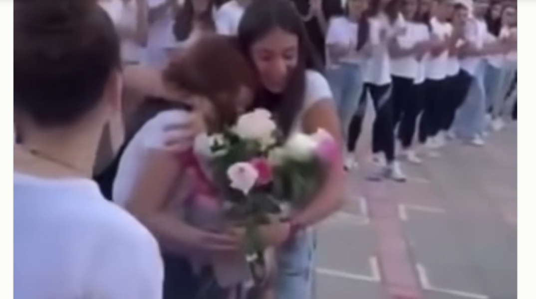 Μαθήτρια στην Κύπρο επιστρέφει νικήτρια στο σχολείο της την Κύπρο μετά από πρόβλημα υγείας