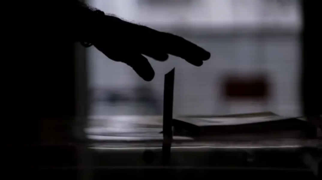 Τάσεις MRB: Πρώτη με διαφορά 20 μονάδων η ΝΔ - Σταθερά στη 2η θέση το ΠΑΣΟΚ