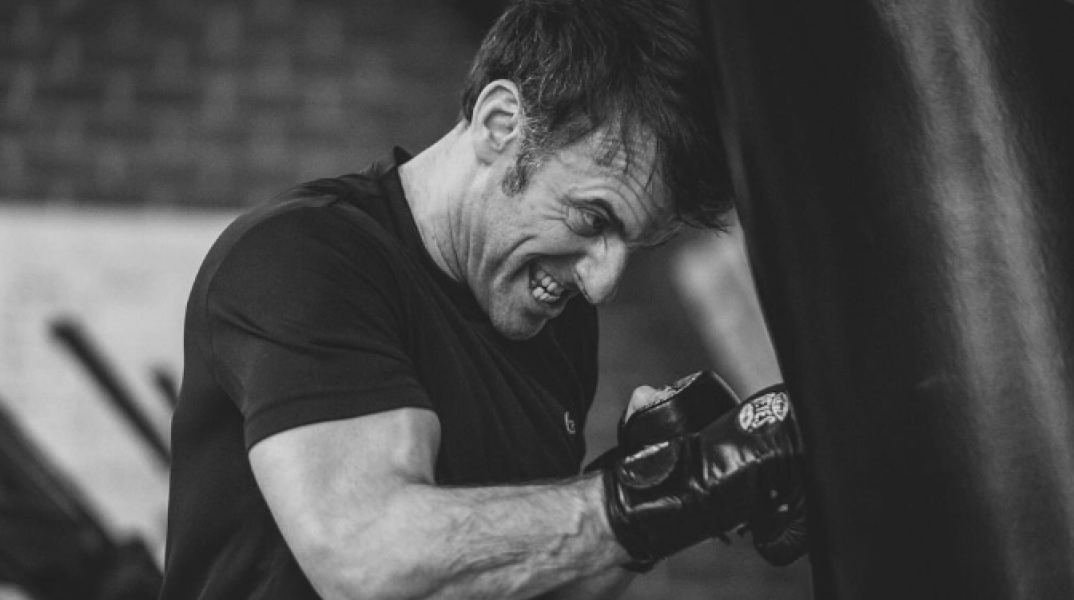 Στη δημοσιότητα φωτογραφίες του Μακρόν να προπονείται στο μποξ