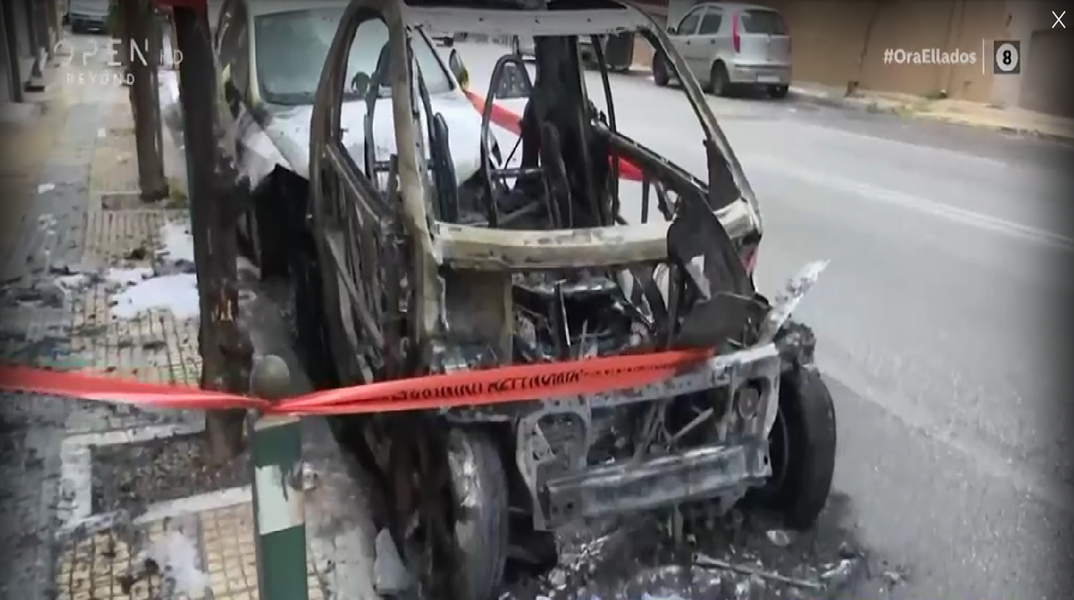 Κάηκαν ολοσχερώς δύο ΙΧ στα Πατήσια 