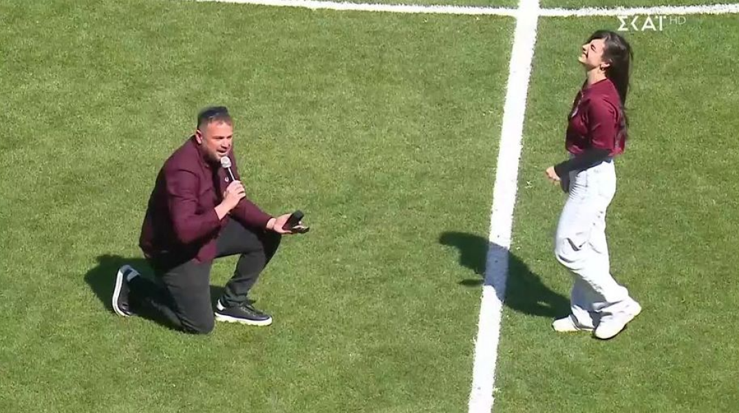 Της είχε τάξει πως θα την παντρευτεί όταν ανέβει η Λάρισα στην Super League και έφτασε η ώρα