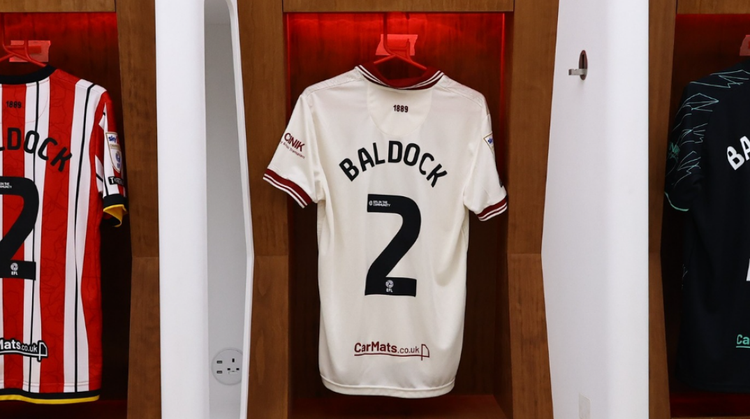 Σπουδαία κίνηση της Σέφιλντ - Τοποθέτησε φανέλες του Μπάλντοκ πριν τον τελικό ανόδου στην Premier League