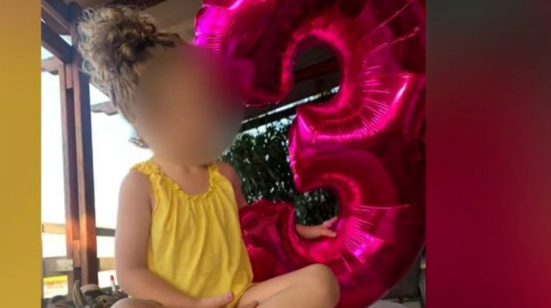 Τραγικό παιχνίδι της μοίρας για μια 7χρονη στην Καλλιθέα, η οποία πέρασε μέσα από τη τζαμαρία και έχασε τη ζωή της