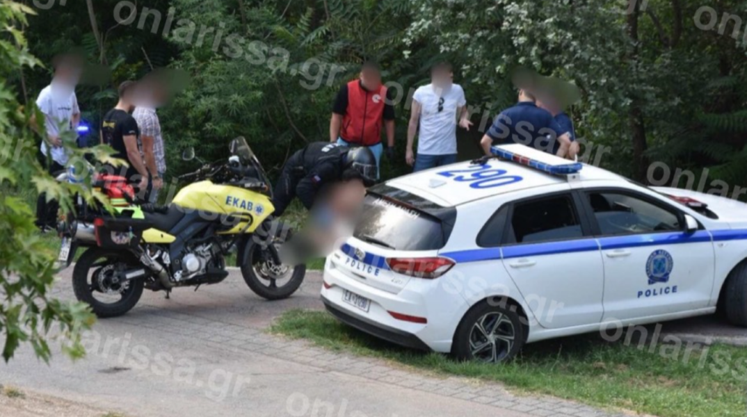 Σορός ατόμου εντοπίστηκε να επιπλέει στα νερά του Πηνείου, με τους περαστικούς να καλούν αστυνομία και ΕΚΑΒ