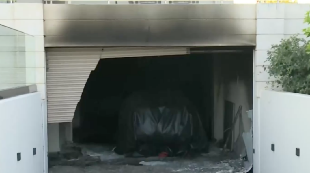 Θεσσαλονίκη: Λαμπάδιασε υβριδικό αυτοκίνητο σε υπόγειο πάρκινγκ στη Θέρμη