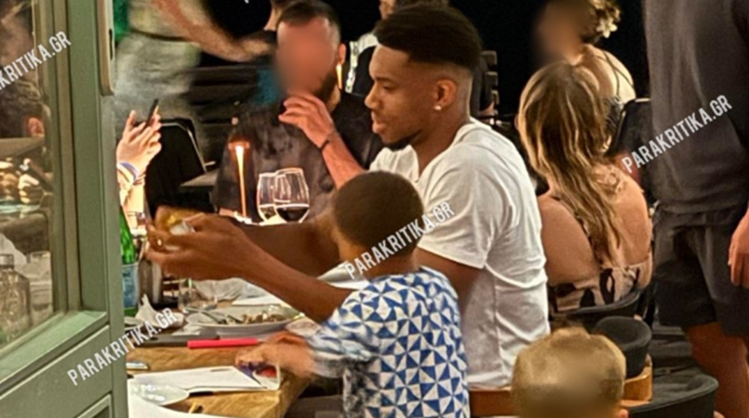 Στα Χανιά απολαμβάνει οικογενειακώς τις διακοπές του ο Γιάννης Αντετοκούνμπο