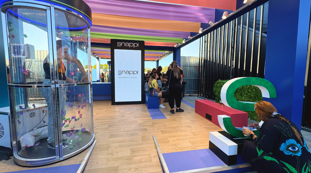 Snappi: Η Foxy Lady ζωγραφίζει στο πιο iconic booth του Release Athens