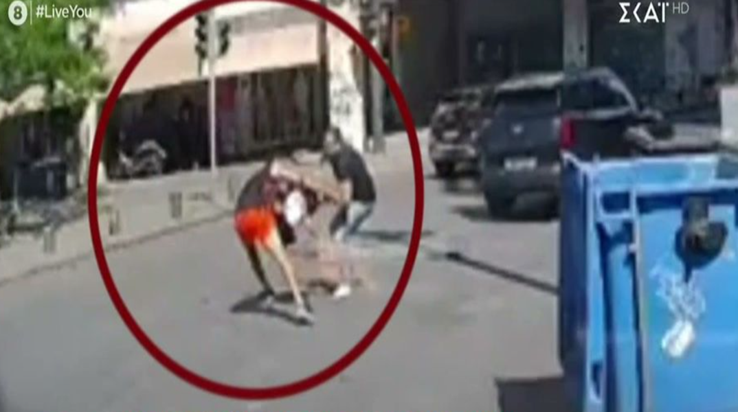 Τουρίστας ρώτησε οδηγό ταξί αν είναι ασφαλής η Ομόνοια και 10 δευτερόλεπτα μετά τον έκλεψαν