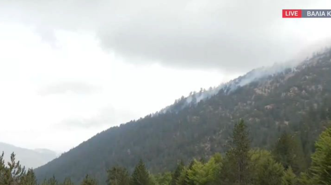 Καλύτερη η εικόνα της φωτιάς στην Βάλια Κάλντα - Στην περιοχή πνέουν ισχυροί άνεμοι