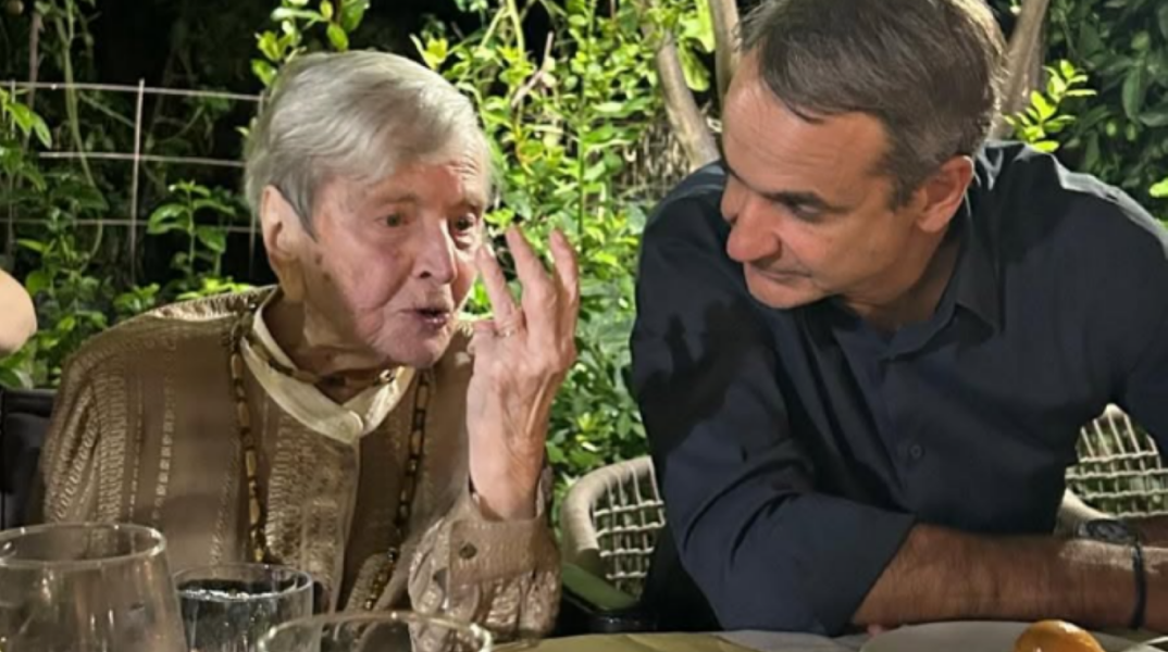 Η Ελένη Γλυκατζή - Αρβελέρ γιόρτασε τα 99α γενέθλιά της παρουσία του Κυριάκου Μητσοτάκη