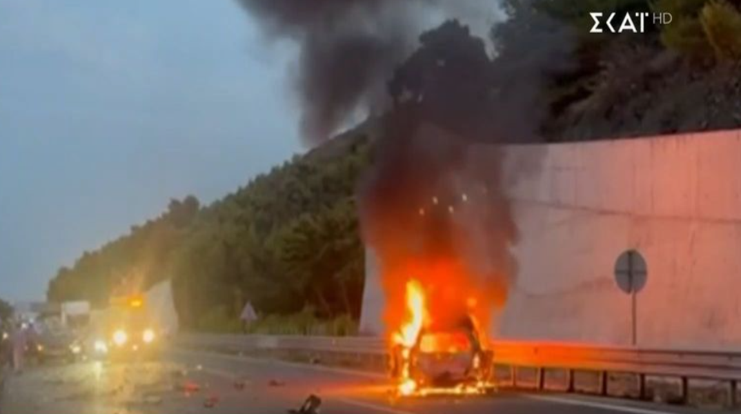 Τραγωδία στην Αχαΐα: Και δεύτερος νεκρός στο τροχαίο στην Ολυμπία Οδό - Απανθρακώθηκε οδηγός του ΙΧ