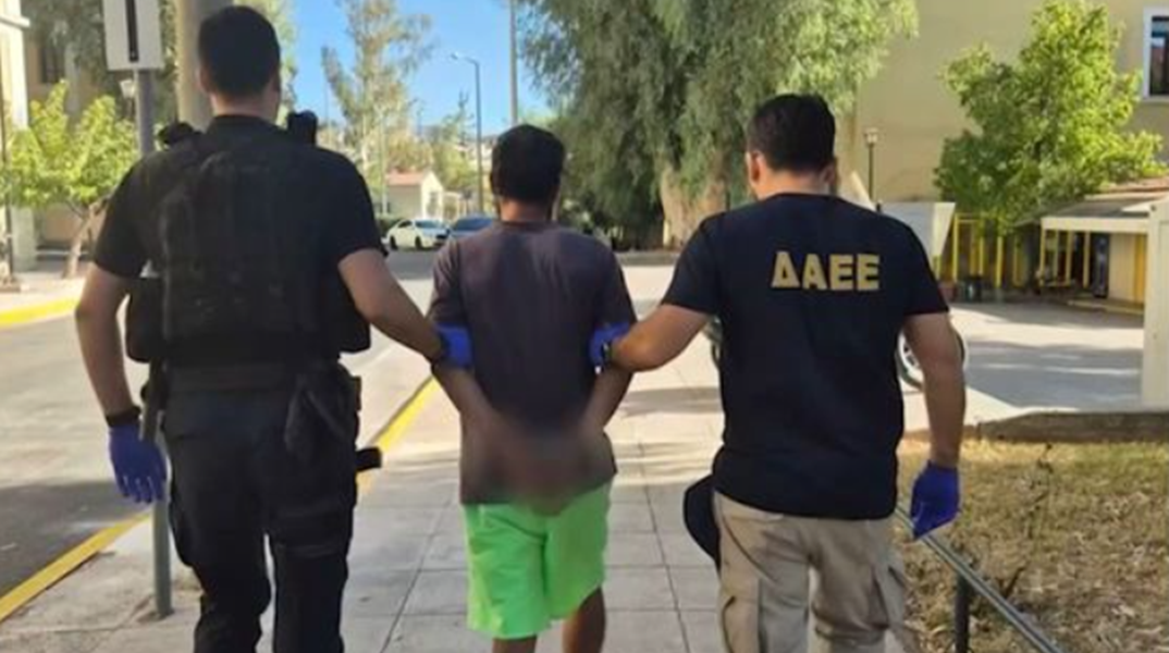 Αιγάλεω: Μέλος του ISIS δήλωνε ο 32χρονος που επιτέθηκε σε ανήλικες και προκάλεσε εμπρησμό στον Υμηττό