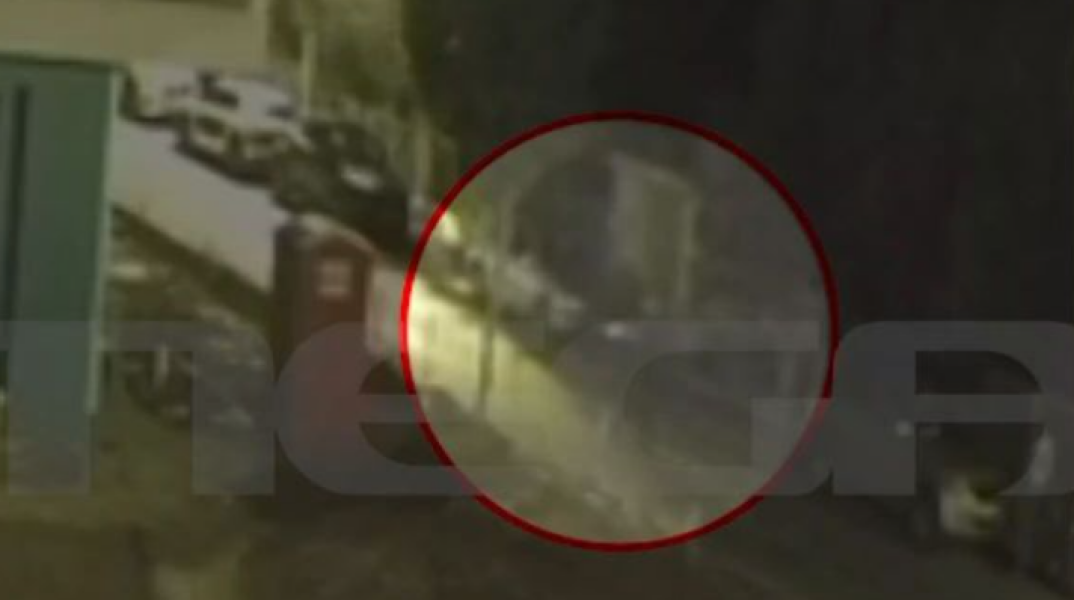 Πυροβολισμοί στον Άγιο Στέφανο: Καρέ-καρέ η ενέδρα που έστησε ο δράστης στον 38χρονο 