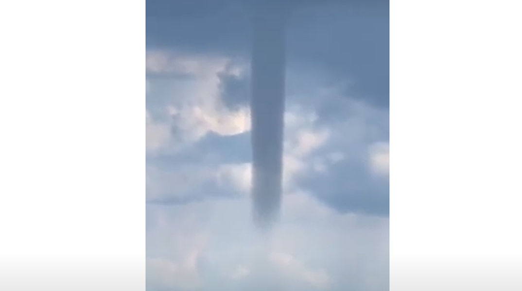 Εντυπωσιακός υδροστρόβιλος σχηματίστηκε στη Χαλκιδική – Καταγράφηκε από τουριστικό σκάφος