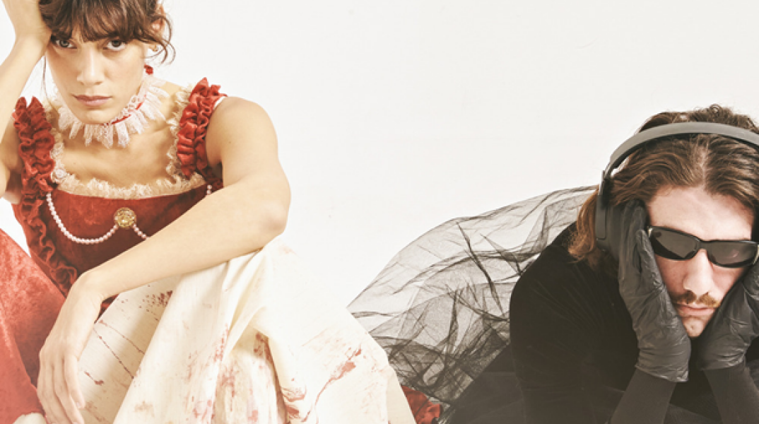 Μαρί Αντουανέτ - Savon Original: «Η ασφυξία του πούπουλου όταν πέφτει»