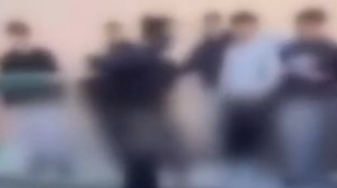 Άγρια συμπλοκή μαθητών στην Κέρκυρα: «Μπουνιά, μπουνιά, πάμε βάρα τον..»