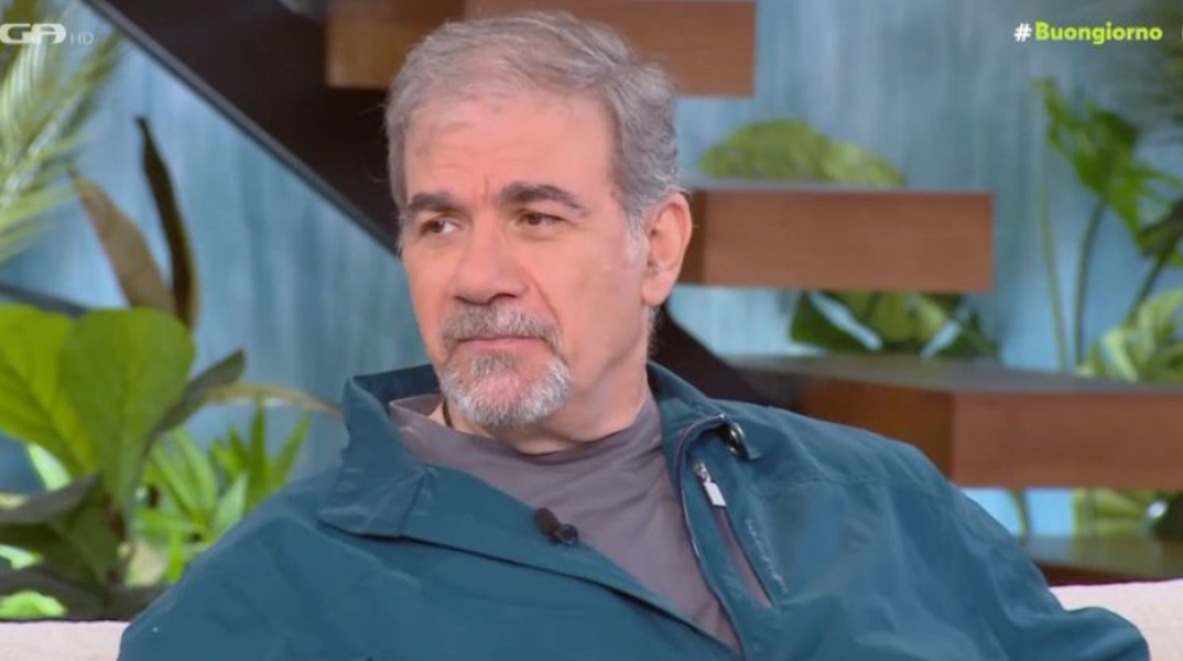 Σταρόβας: Δεν μπορώ να παίξω κιθάρα και να τραγουδήσω ταυτόχρονα, είναι δύσκολο