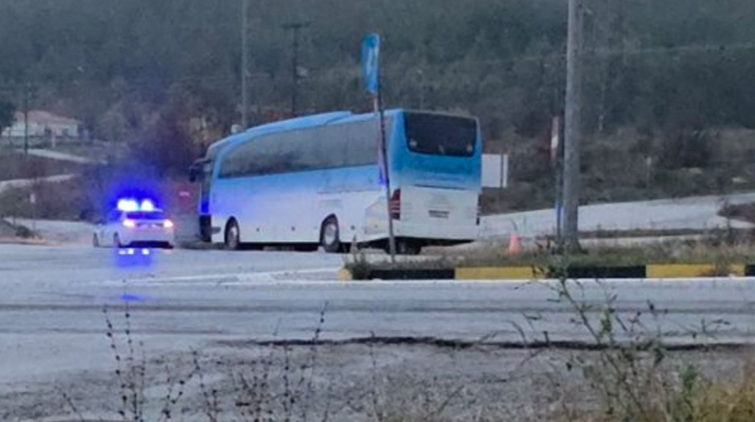 Πτολεμαΐδα: Επιβάτης ακινητοποίησε το λεωφορείο που μετέφερε τους εργαζομένους της ΔΕΗ 