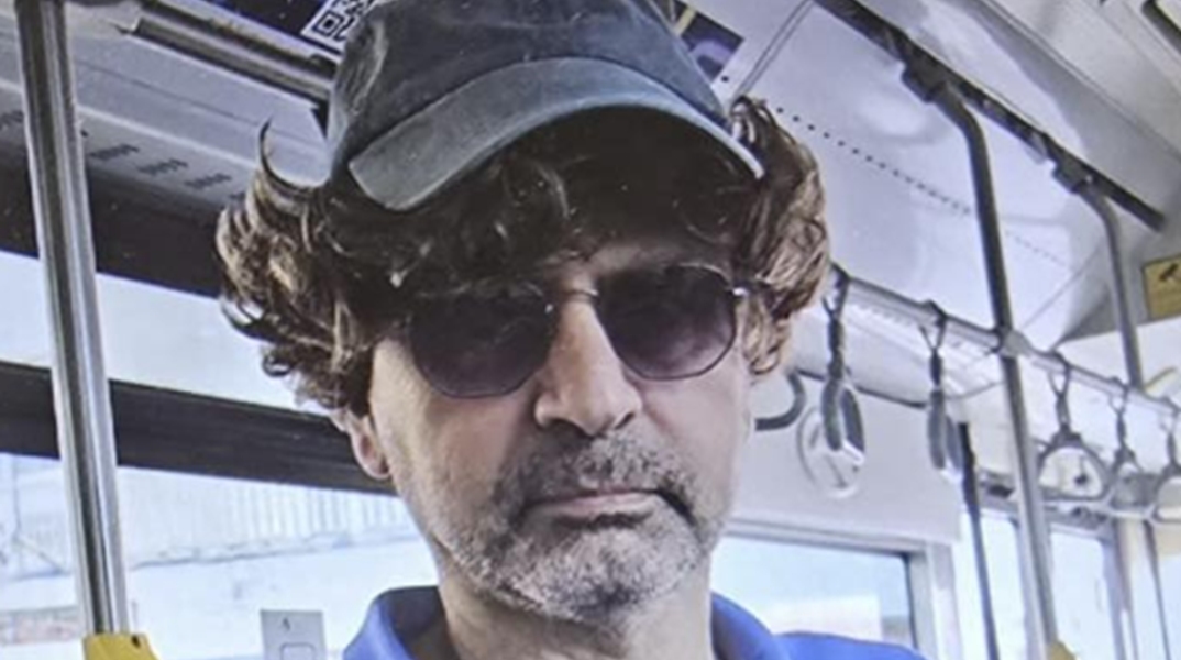 Κύπρος: Ο Γενικός Ελεγκτής μεταμφιέστηκε και μπήκε στα λεωφορεία - Ο λόγος